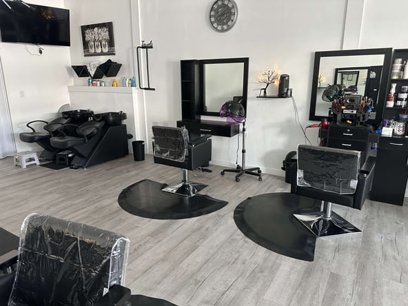 Salon Station For Rent