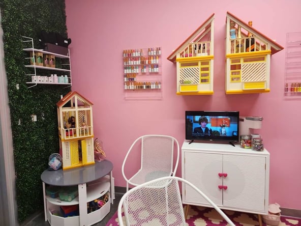 Sola Salon Studios in Monroeville, PA – Salon Suite for Rent