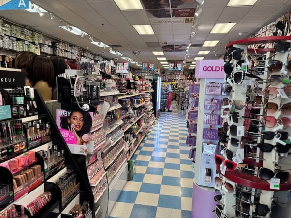 “Prime Hair Stylist Space Near SoFi Stadium – Rent Today!”