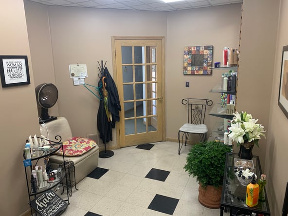 Private Salon Suite in Shorewood, WI with 24/7 Access