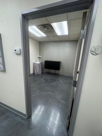 Rm for rent $275wk (any beauty professional if it’s the right fit) (Summerlin)