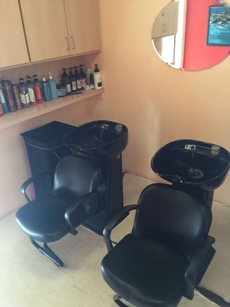 STATION FOR RENT IN LAGUNA BEACH SALON