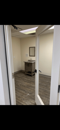 Beautiful, move-in ready suite ideal for beauty, wellness, salon or barbering professionals, or smal