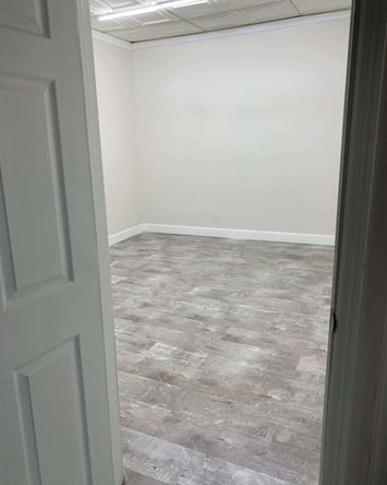 Large salon suite