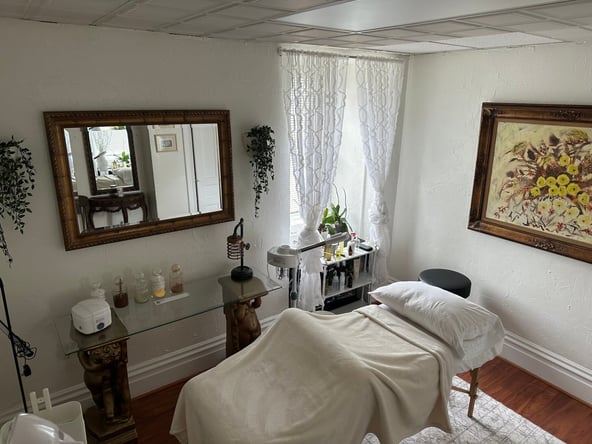 Shayside Walnut Street Spa Rooms Available!