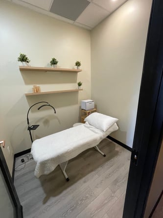 Highlands Ranch – Esthetician Room for Rent, right next to town center!