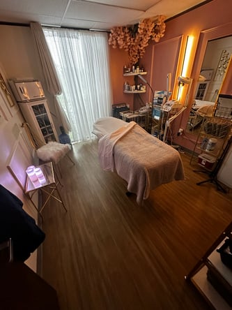 Private Suite Located inside of a Beautiful Med Spa Located in Uptown/Galleria Area Houston 77057