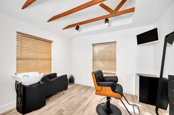 Stylish Boutique Salon Suite’s Available – Brandon FL