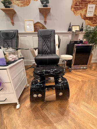 Lady’s Nail Salon, chair/desk