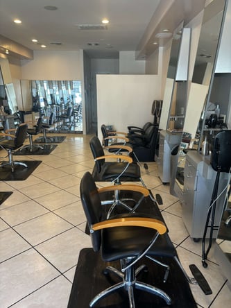 Hair Stations for Rent in a Beloved Tarzana Salon!