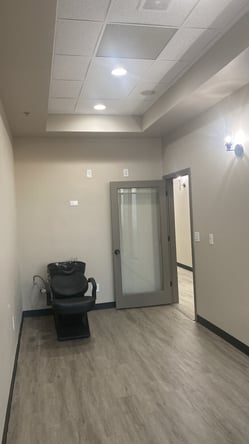 salon suites available for rent