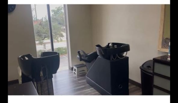 Salon space for rent!!!