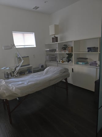 DTLA Private Salon Suites for Rent | $450 | WiFi + Utilities Included