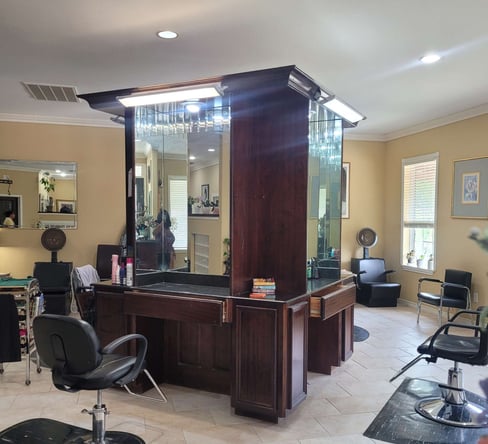 Salon space for rent w/ 1 month free – Hairstylists, Beauty Pros, and Massage Therapists welcomed