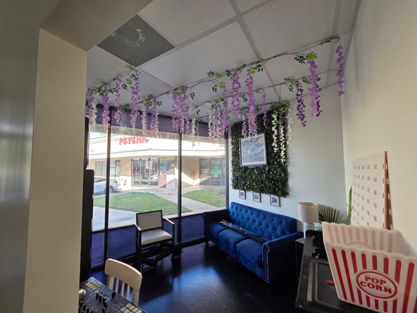 Private Studio Space in Cafe’ Lounge
