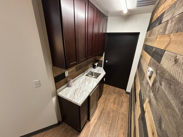 Elevate Your Business: Private Salon Suite in South St. Paul – All-Inclusive at $225/Week