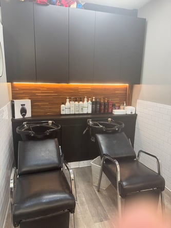 Salon Suite in Heart of Old Town. 375 square feet fully equipped. Washer and drier on site.