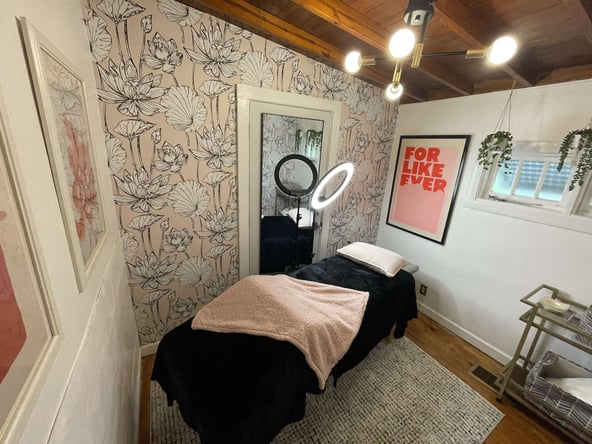 Boutique Salon seeks Lash Tech