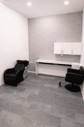 Lyst Salon – Suites Available Now