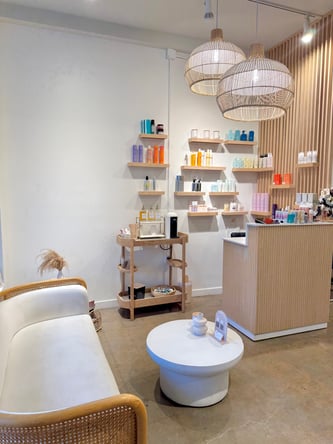 Salon Chair Available in Trendy Kenneth Village, Glendale