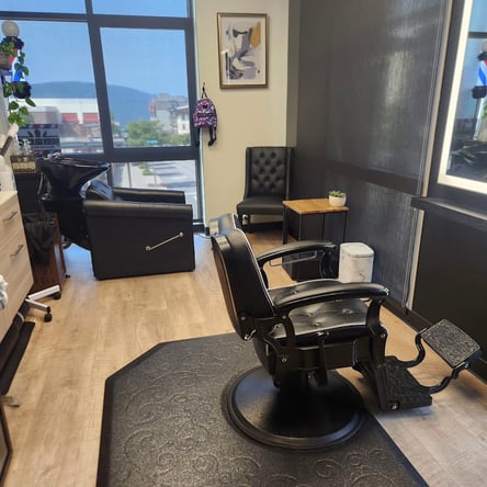 Sola Salon Studios in Issaquah, WA – Salon Suite for Rent