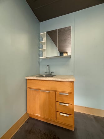 Salon station/ room for rent