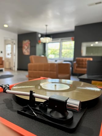 REBEL BEAUTY CO: Chair Rentals & Private Suite in Raleigh