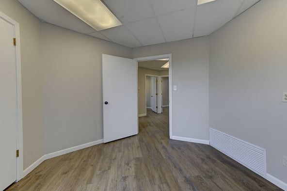 Provo Salon Suites & Booths — Private, All-Inclusive, Prime Location