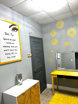 Enjoy your own personalized workspace for all things beauty at Gaudy Glamour Sylist Photo Studio