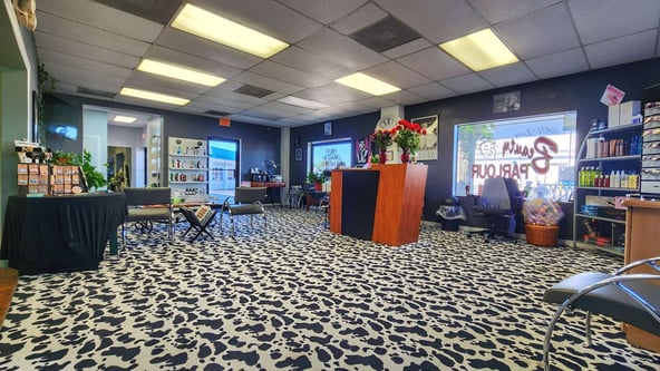 Standalone Hair & Nail Salon Available For Lease In Spring Hill, FL – 46,000VPD
