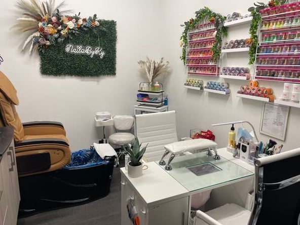 Sola Salon Studios in New Hartford, NY – Salon Suite for Rent