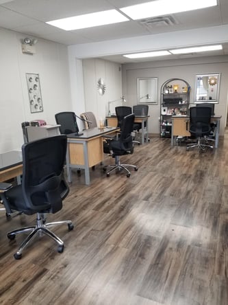 Hair and Nail stations Dupage area for rent reasonable price join the fun today.