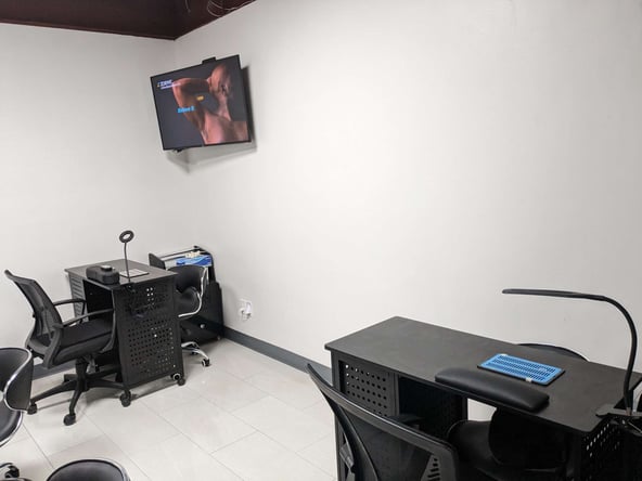 Complete 4 Piece Nail Spa for lease
