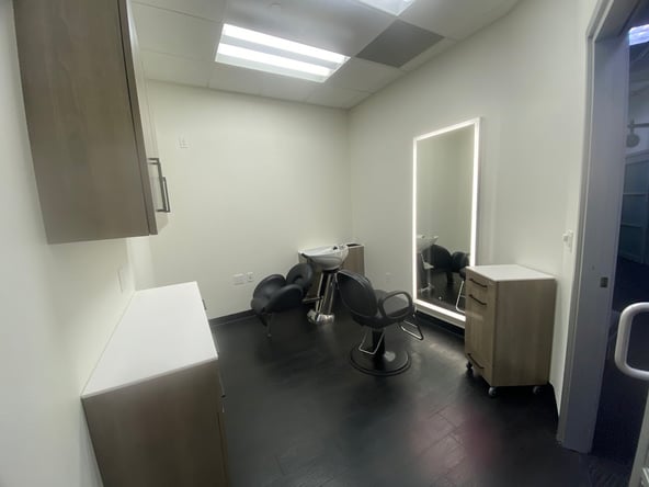 Sola Salon Studios in Santa Clarita, CA – Salon Suite for Rent