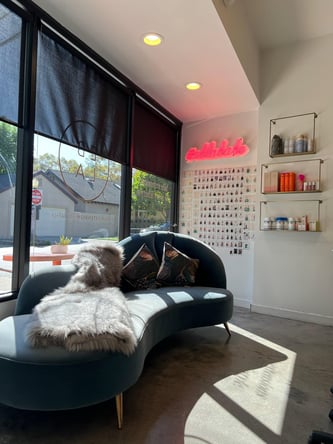 Salon Booth for Rent at Extension Bar LA – Your Dream Workspace Awaits!