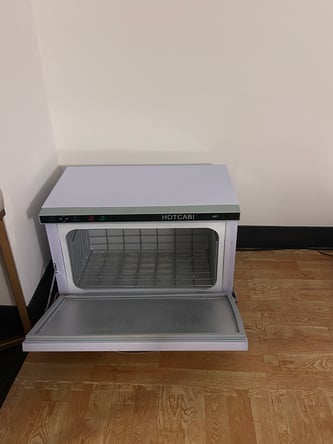 Furnished Massage and Bodywork Suite Available in Lakeview-5 Days/Wk (Sun-Thu)