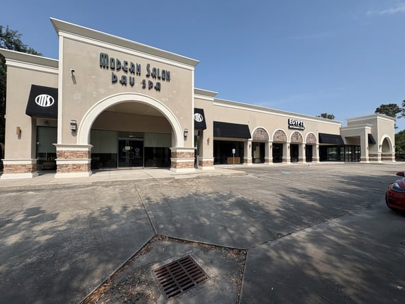 Turnkey Salon Space for Lease – Fully Built-Out with Stations and Mirrors
