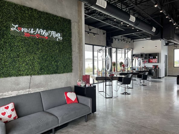 Station for Rent in Luxury Salon