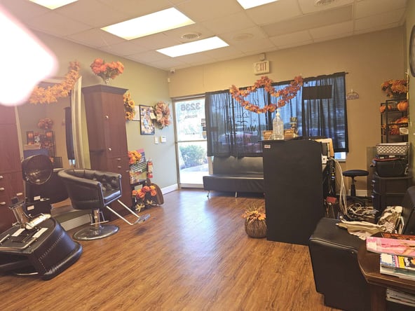 Salon Booth Rentals 💕