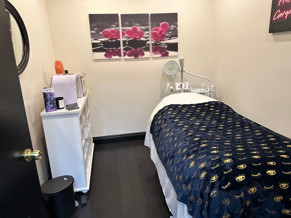 Professional Barber & Stylist Chairs for Rent in Upland – Flexible Daily, Weekly, Monthly Options