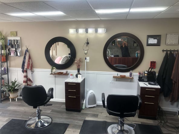 Salon booth rental available $100 Wk with a great opportunity to add new clients to your books….