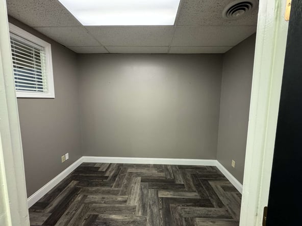 Rent this room for your career to zoom!