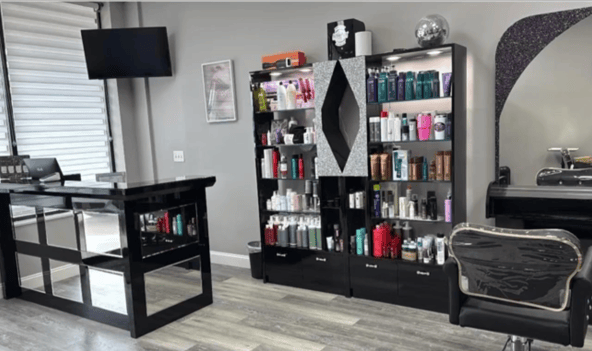 Newly Remodeled Salon: Chairs & Rooms Available Prime location in Middletown, DE