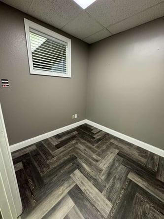 Rent this room for your career to zoom!