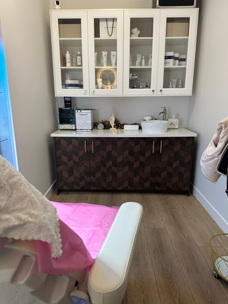 Salon Chair for Rent at Golden Cuts Color – San Rafael, CA