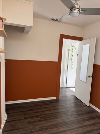 Treatment room in small Newport Beach salon