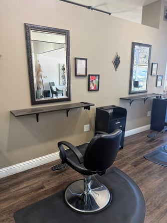 Salon Stations for Rent on Miracle Mile in Stockton