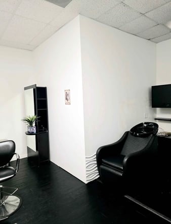 Spacious Double Private Salon Suite in Casselberry, FL — Move-In Ready!