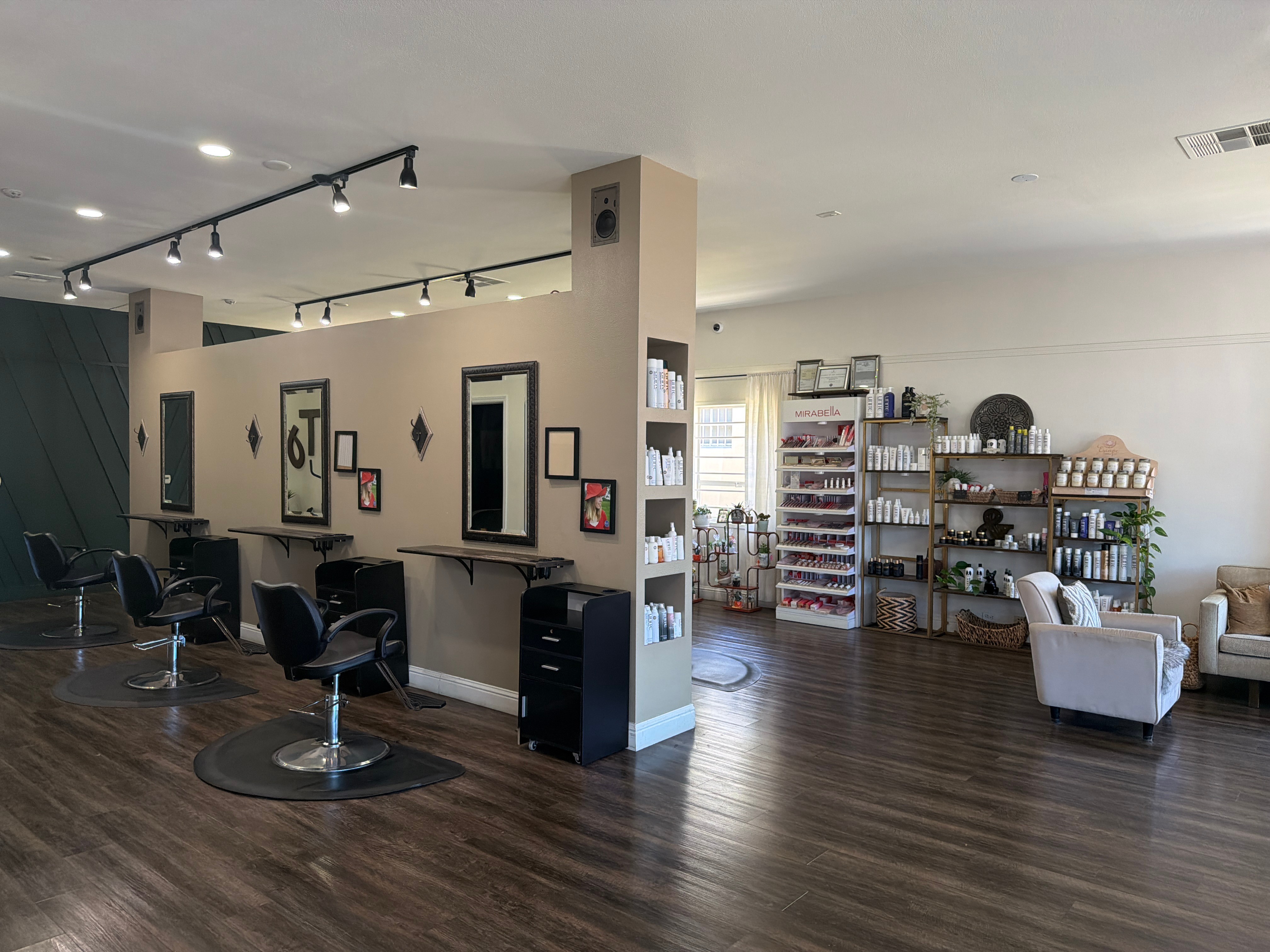 Salon Stations for Rent on Miracle Mile in Stockton