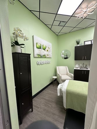MY SALON Suite in th St Greenfield, WI – Salon Suite for Rent